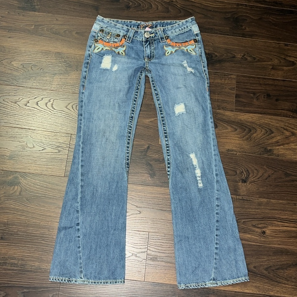 Embroidered Raw Hem yag Distressed Bootcut Low Rise Jean 7
